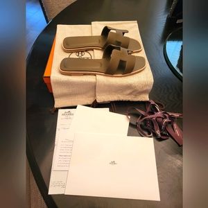 Hermes Oran Sandal (etoupe)